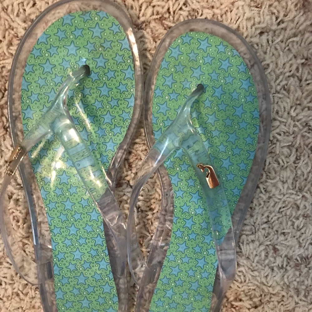 Vineyard vines flip flops